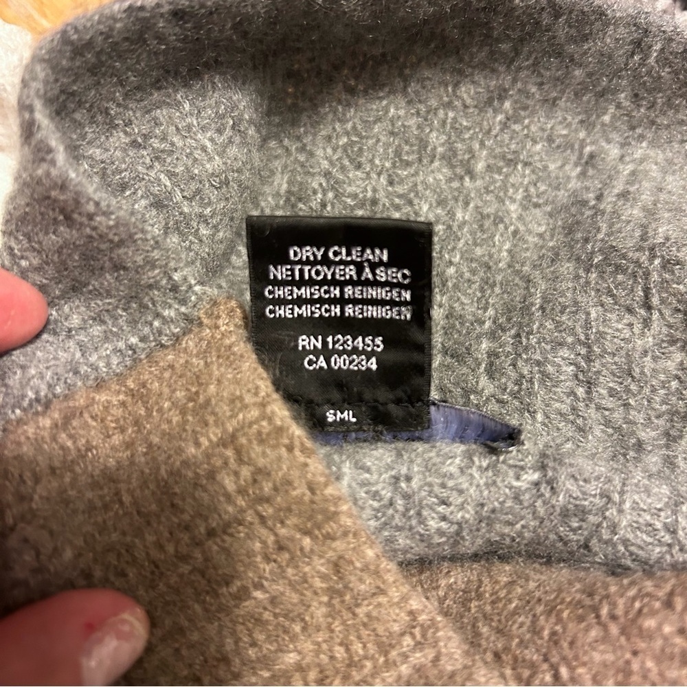 Lord + Taylor Grey Colour Block 100% Cashmere Crop Turtleneck Sweater Size XS - Picture 13 of 13